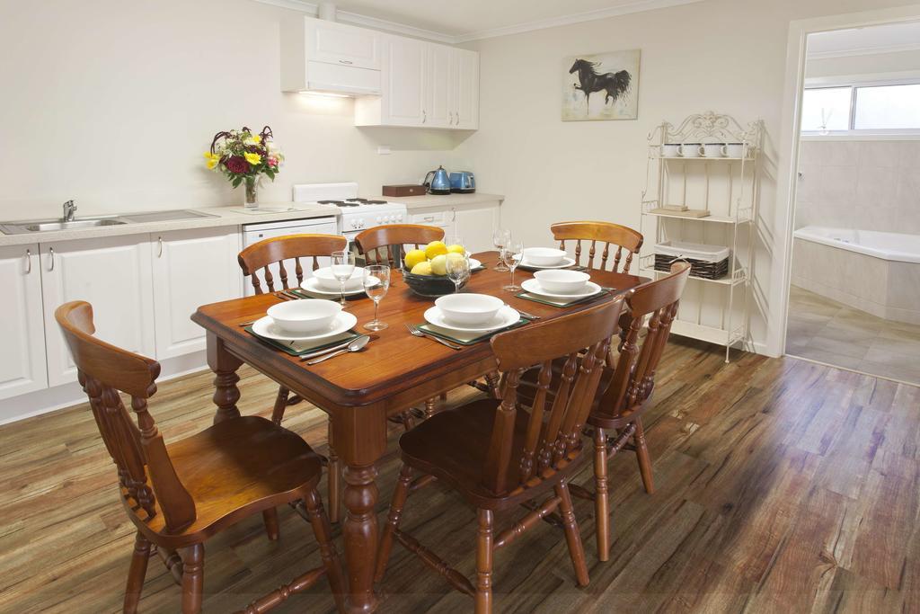 Brookfield Guest House Myrrhee Экстерьер фото